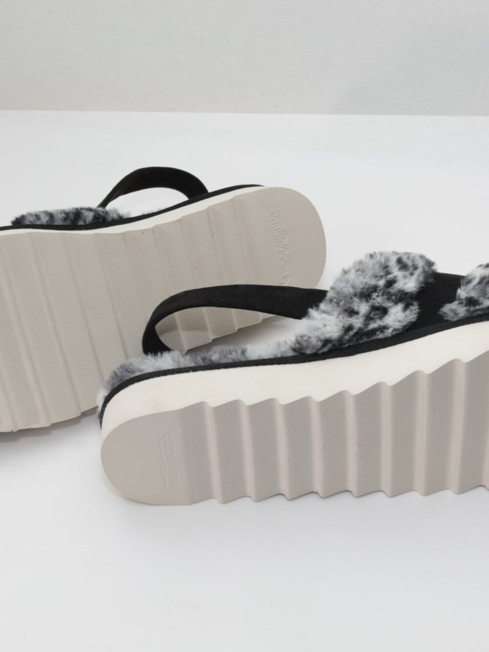 Koolaburra By UGG Fuzzed Out Cheetah Women's Size 9 Black White Slide Sand - Picture 7 of 11